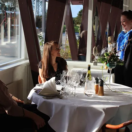 Montra 4* 汉斯特霍尔姆