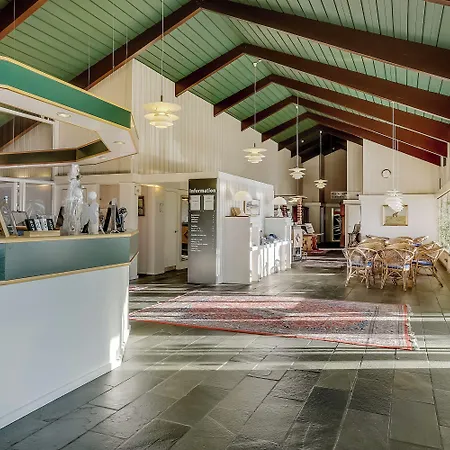 Montra 4* 汉斯特霍尔姆